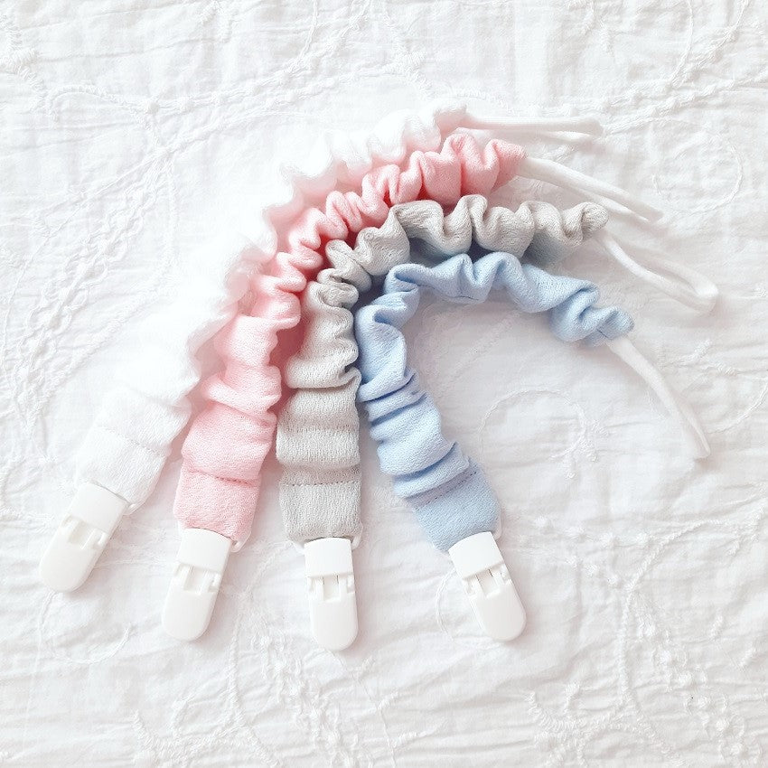 CUDDLES Pacifier Clip