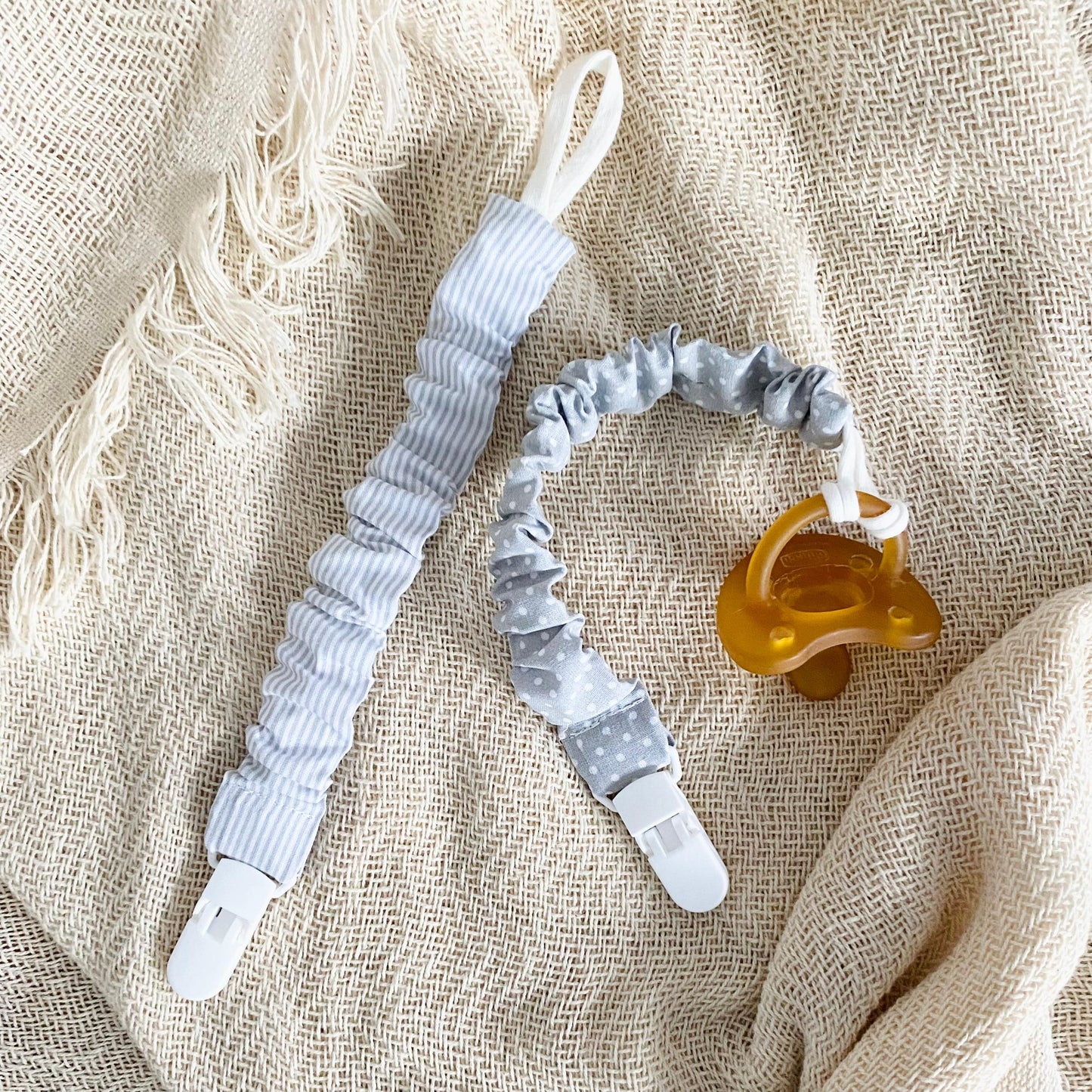 JASPER GREY Pacifier Clip