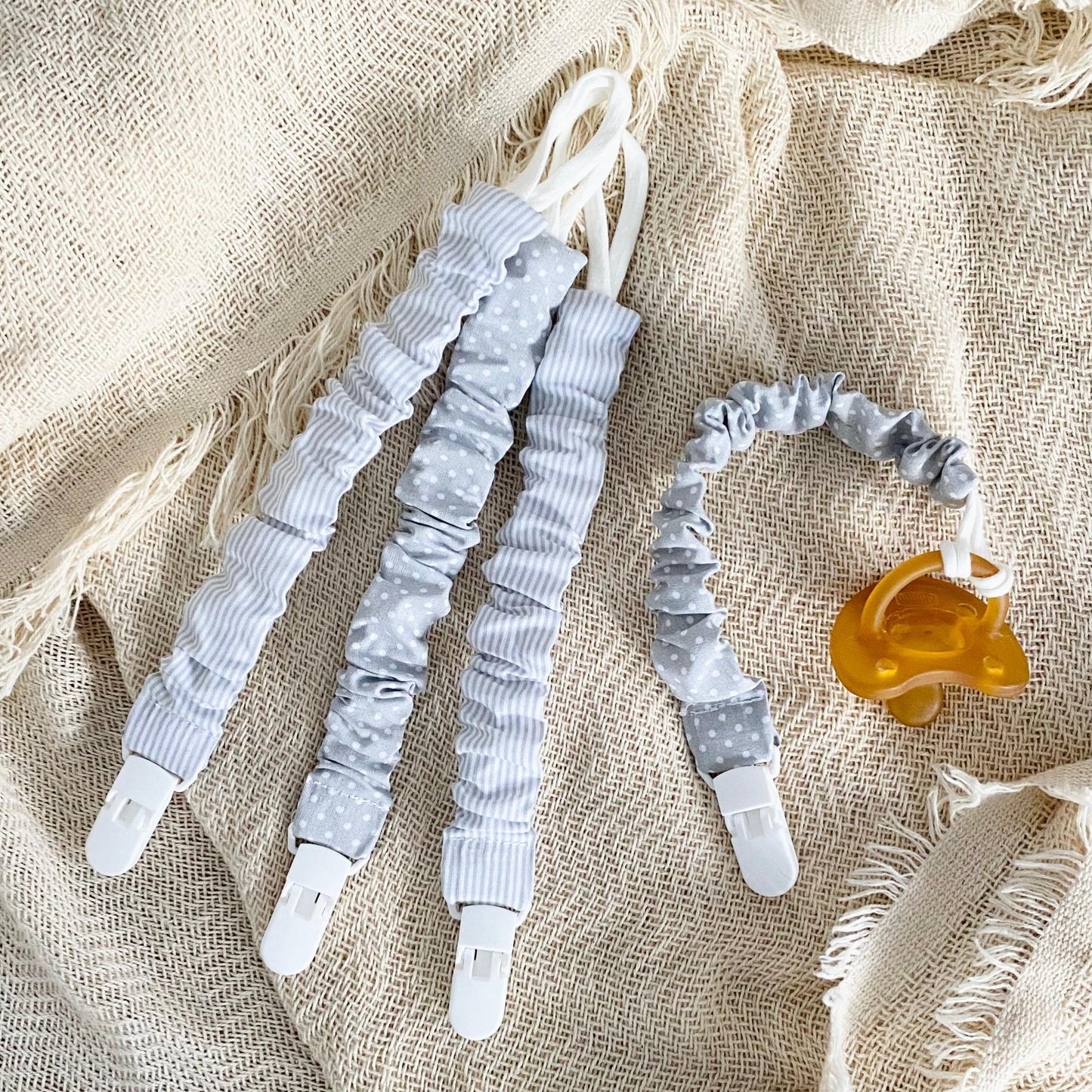 JASPER GREY Pacifier Clip