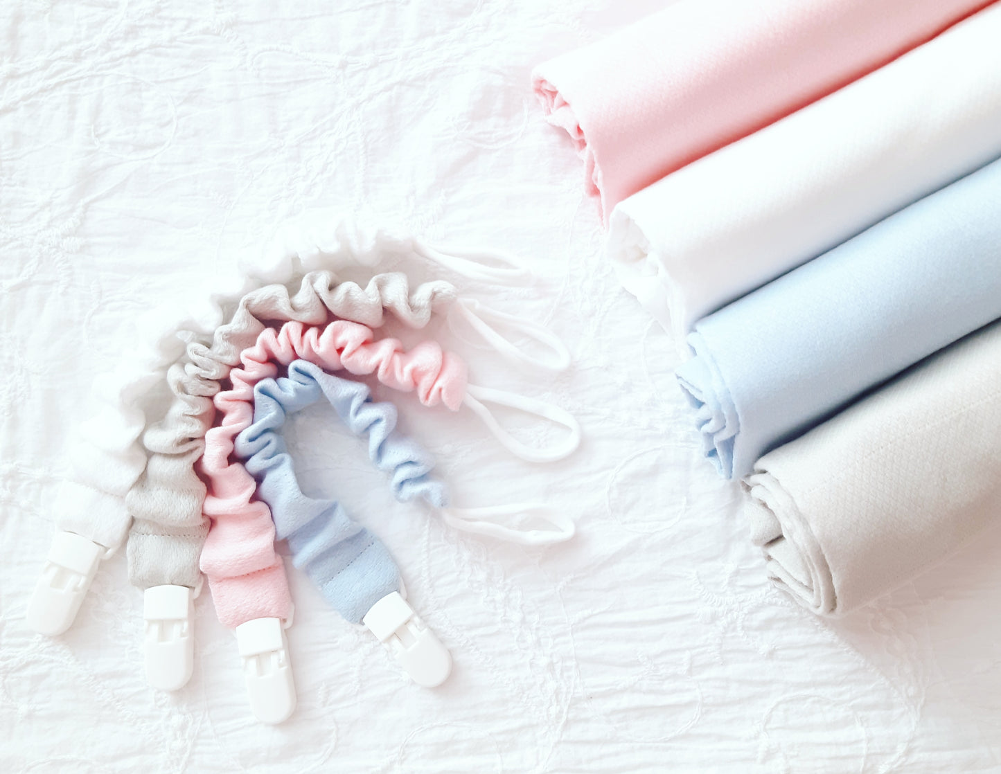 CUDDLES Pacifier Clip