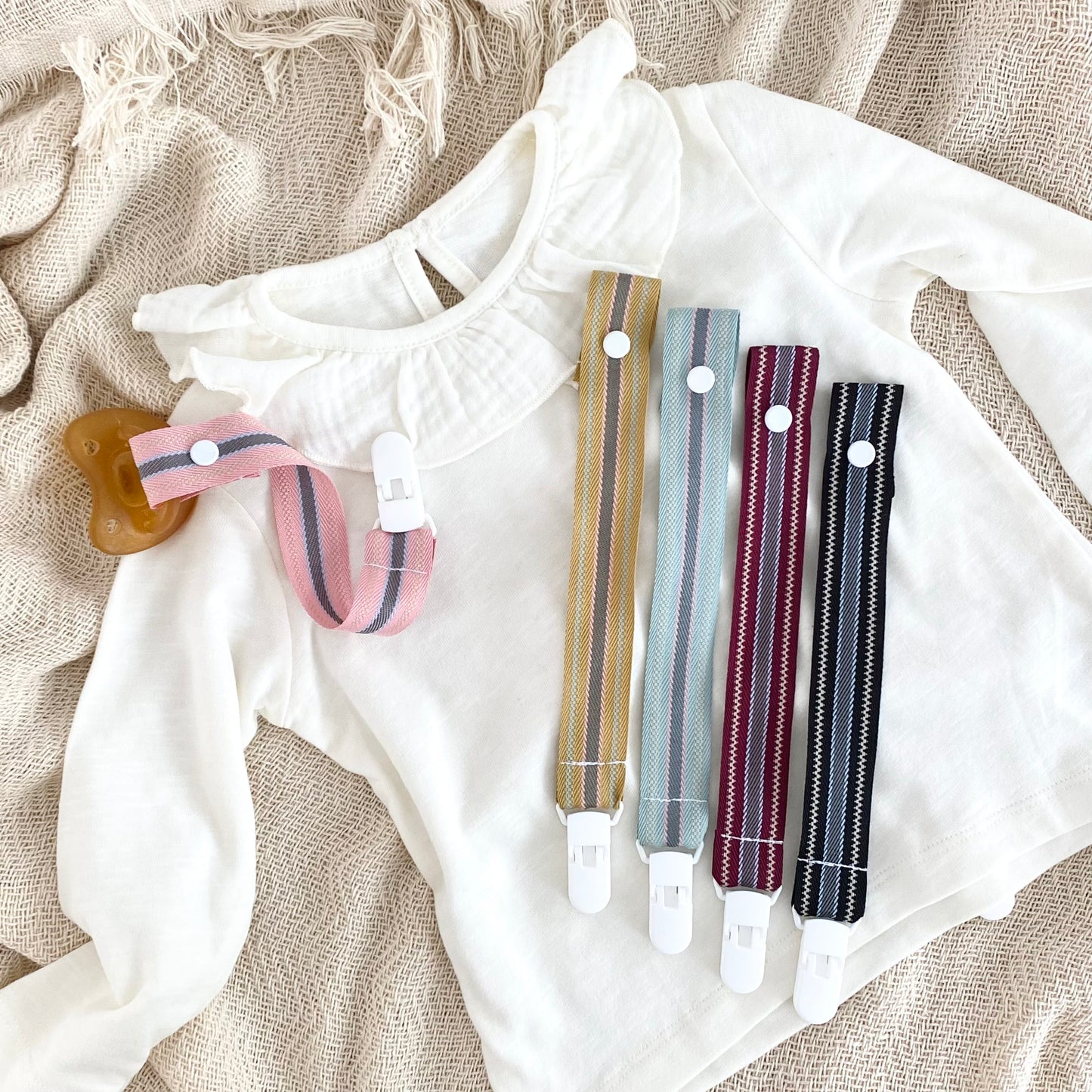 ZAHARA Pacifier Clip