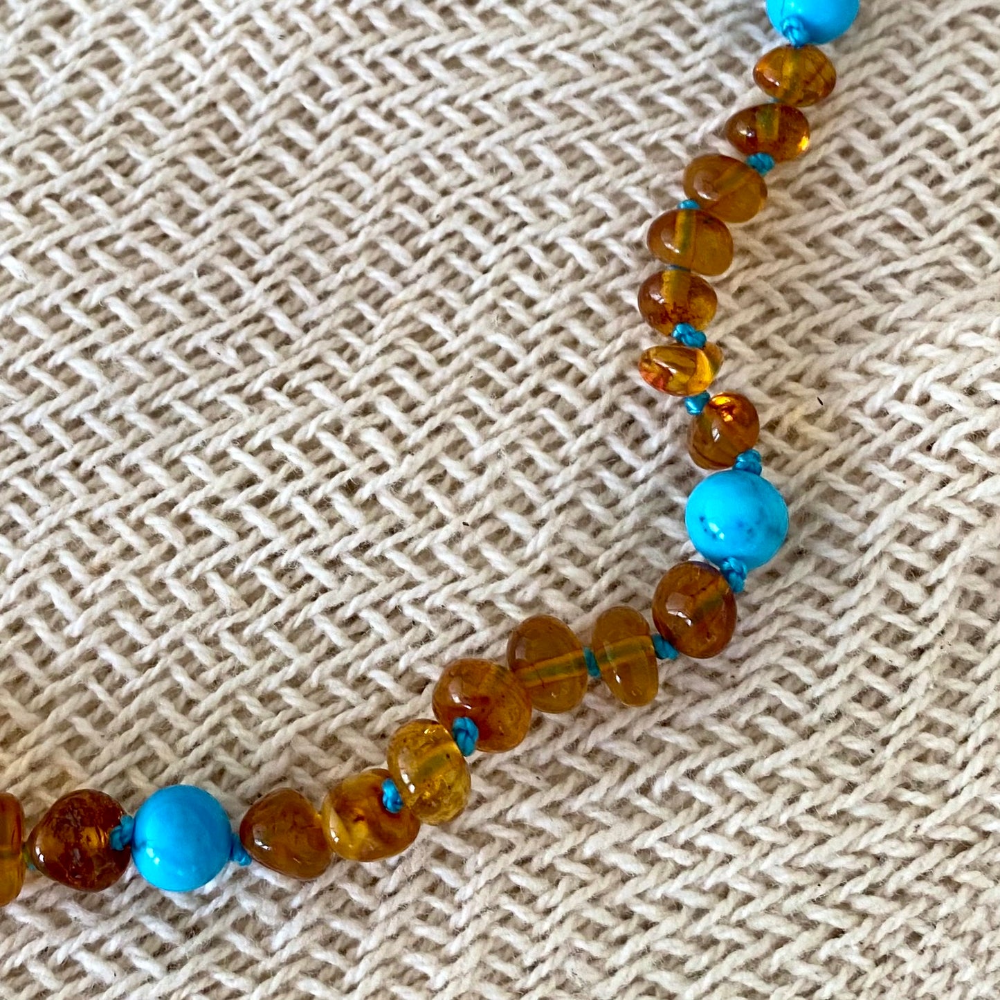 Colar de Âmbar - Cognac e Azul